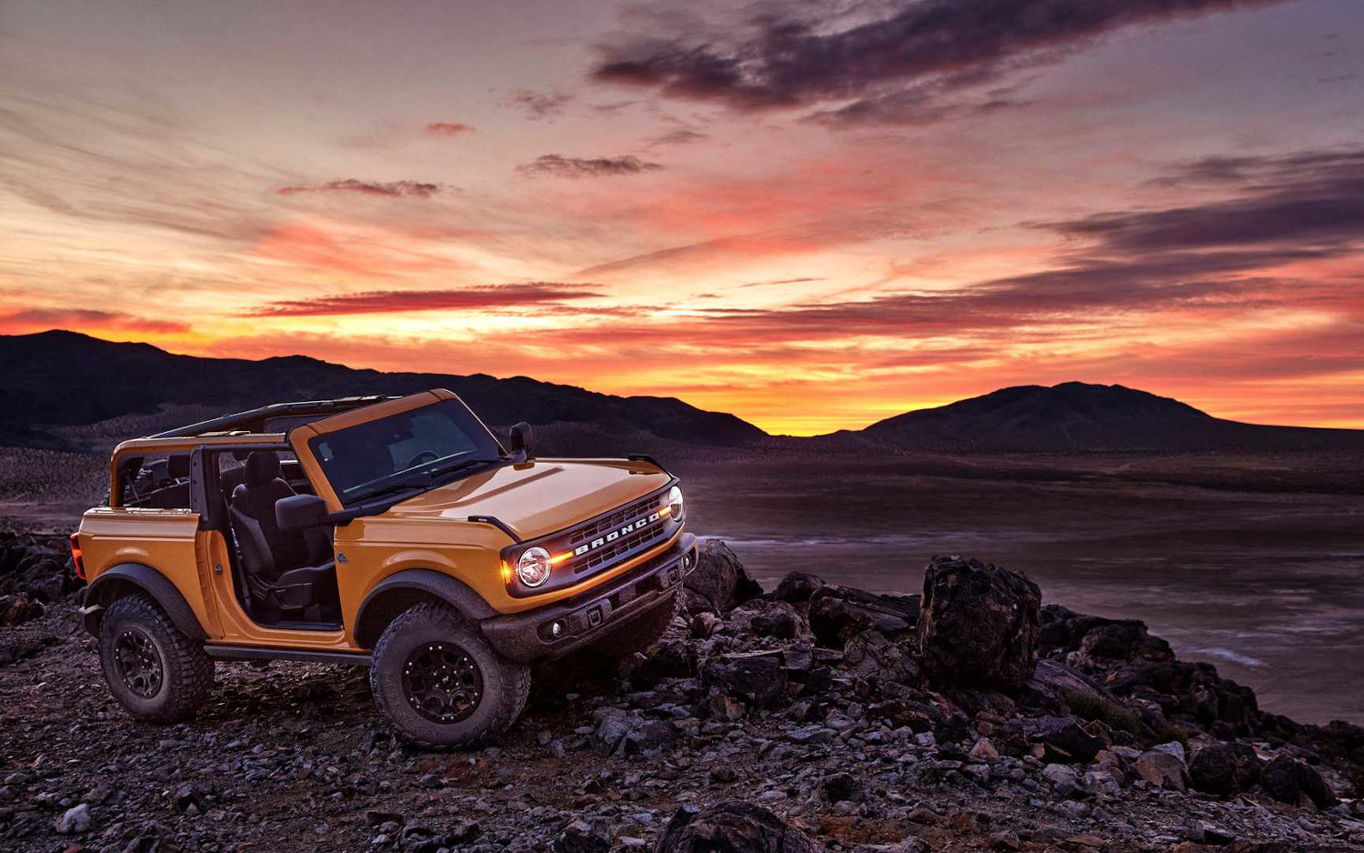 Ford Bronco Outer Banks 2 door 2021 SUV Drive